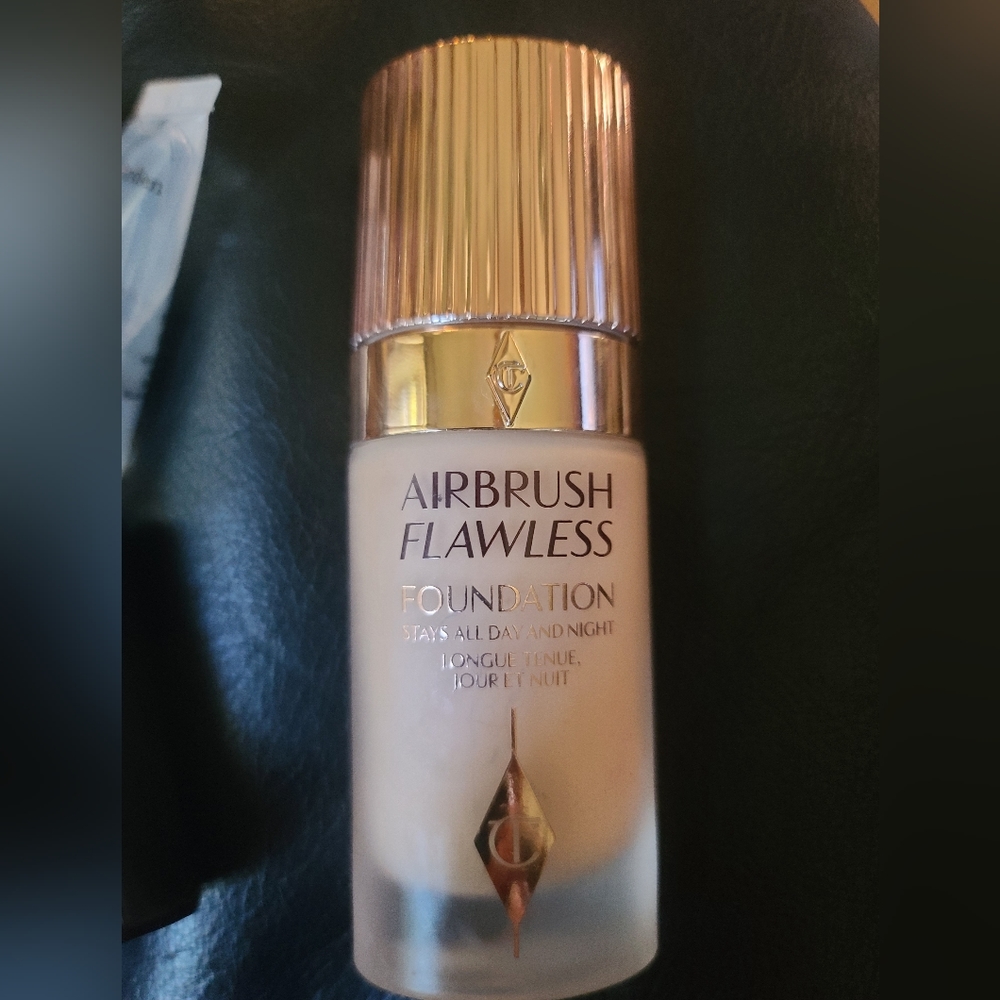 HOST PICK! 🎉🎊Charlotte Tilbury Elizabeth Arden LUX NEW beauty bundle - Picture 3 of 15